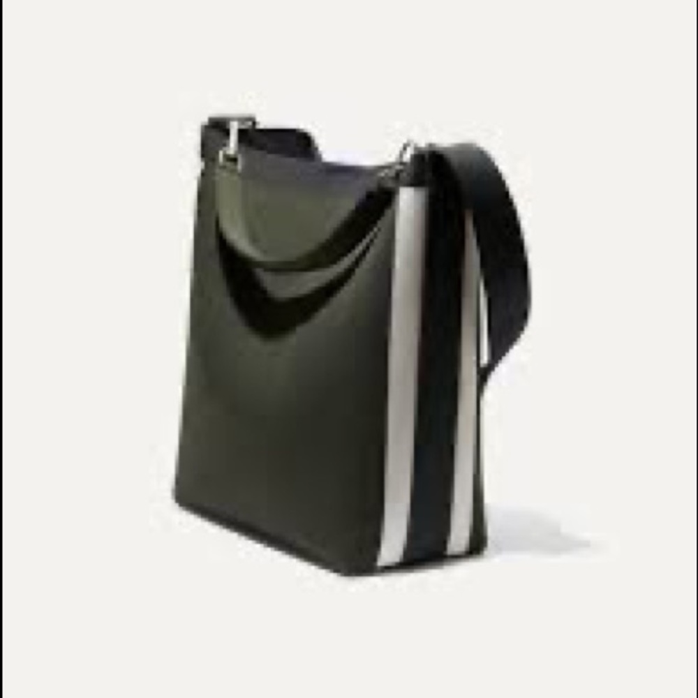 NWT Rothy’s deep forest bucket bag